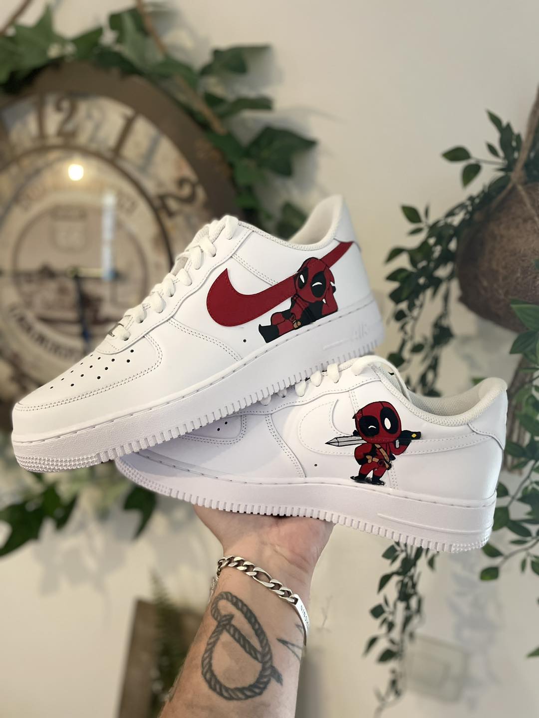 Nike Air Force 1 Custom - Edition Spéciale Deadpool