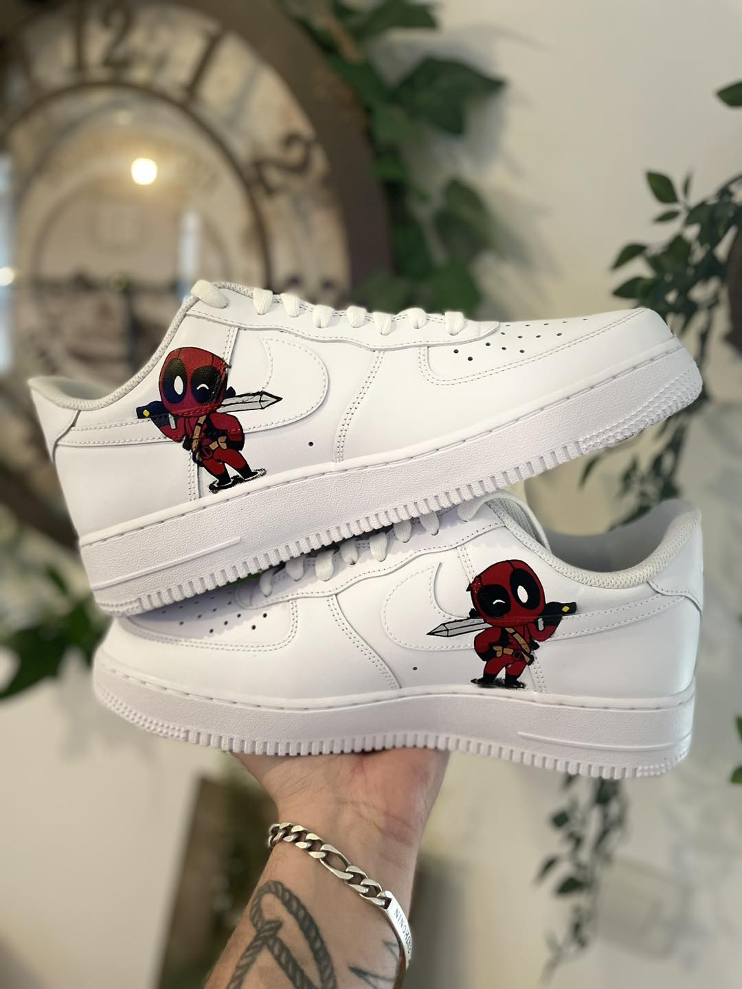 Nike Air Force 1 Custom - Edition Spéciale Deadpool